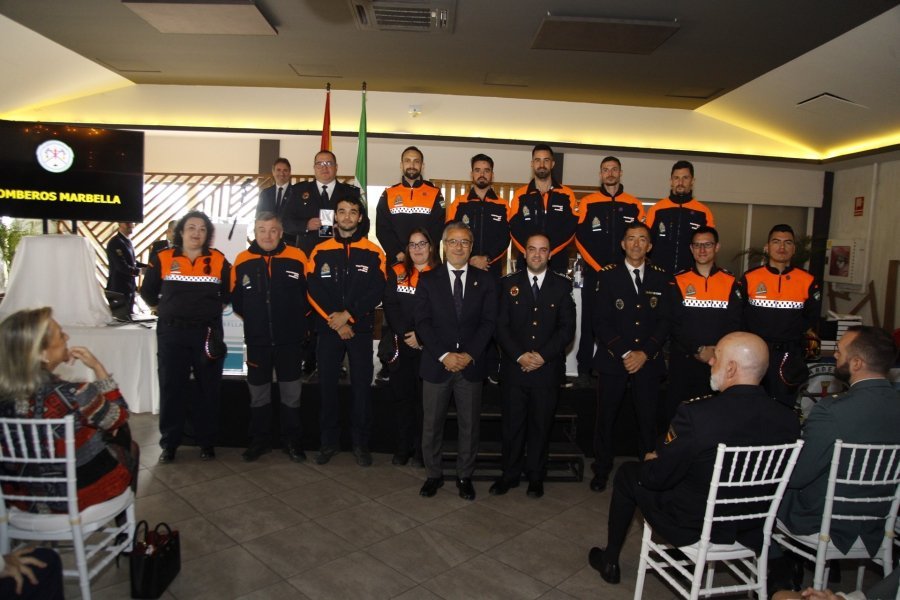 Bomberos de Marbella y colectivos que colaboran con ellos, en el acto de entrega de medallas y distinciones - Bomberos Bomberos de Marbella y colectivos que colaboran con ellos, en el acto de entrega de medallas y distinciones - Bomberos
