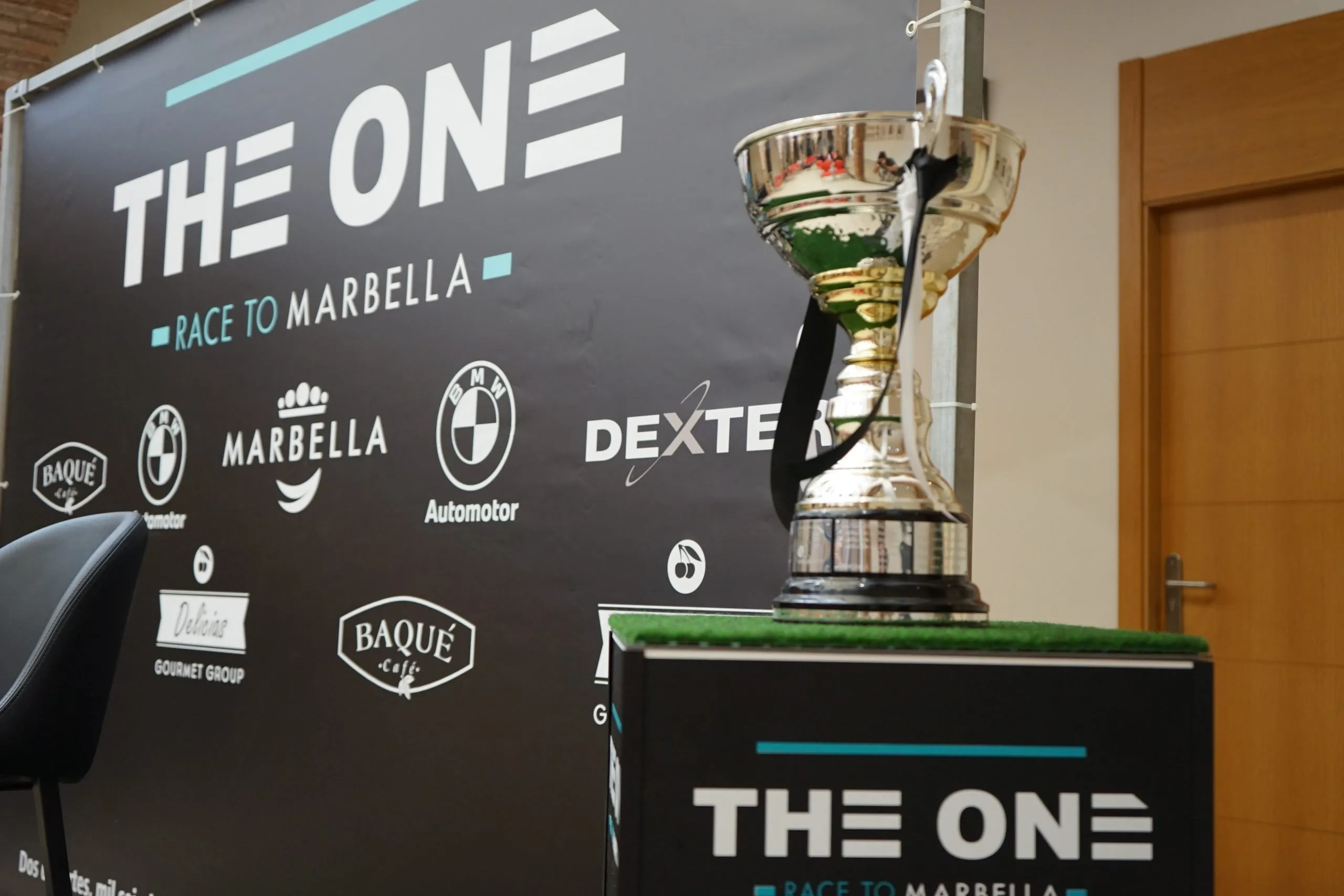 Los mejores jugadores de pádel y golfistas de Marbella se juntarán en la nueva edición de The One - GBG03272 scaled 1 Copa del torneo The One to Marbella.Copa del torneo The One to Marbella.
