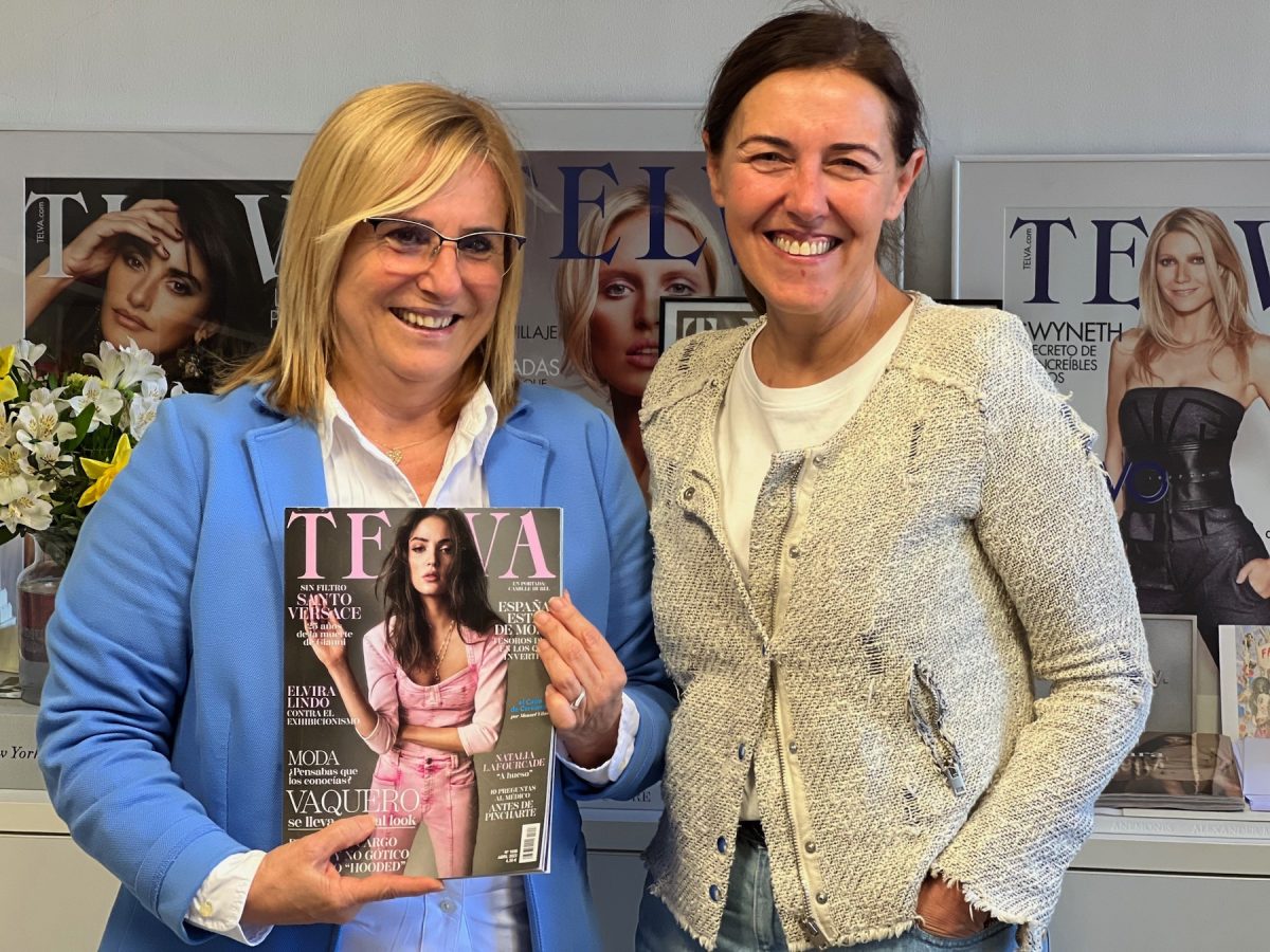 Fuengirola ciudad cosmopolita, elegida por la revista Telva en su 60 aniversario - Mula y Ruiz posan con el ueltimo ejemplar de la revista Fuengirola ciudad cosmopolita, elegida por la revista Telva en su 60 aniversario - Mula y Ruiz posan con el ueltimo ejemplar de la revista