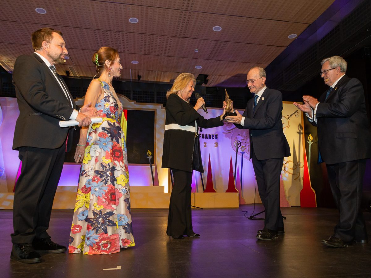 El alcalde de Málaga recibe el premio 'Nazareno del Año de Honor' - Premios Cofrades 17 03 23 184 El alcalde de Málaga recibe el premio 'Nazareno del Año de Honor' - Premios Cofrades 17 03 23 184