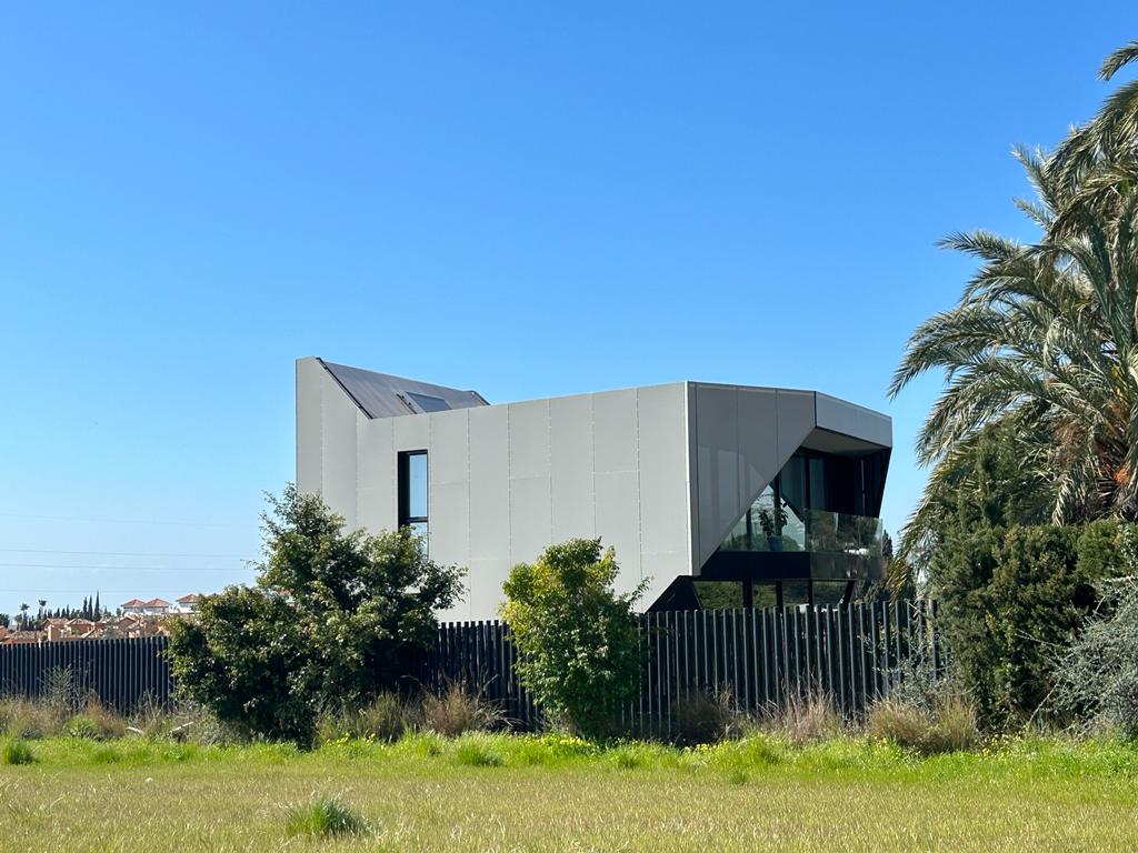 A la venta por un millón y medio de euros la casa giratoria de Estepona - WhatsApp Image 2023 03 20 at 12.03.36 2 A la venta por un millón y medio de euros la casa giratoria de Estepona - WhatsApp Image 2023 03 20 at 12.03.36 2