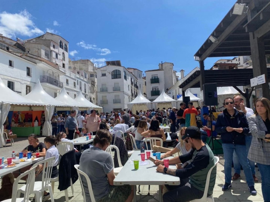 Casares muestra sus mejores platos en su Feria Gastronómica con demostraciones en directo - c8ccf53a 87bd 40fc 87dc 16a918621538 1030x771 1 Feria gastronómica en Casares. Archivo