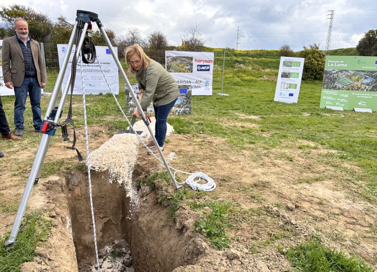 Colocada la primera piedra del Parque de La Loma, que será el gran pulmón verde de Fuengirola - primera piedra parque La Loma 2 Colocada la primera piedra del Parque de La Loma, que será el gran pulmón verde de Fuengirola - primera piedra parque La Loma 2