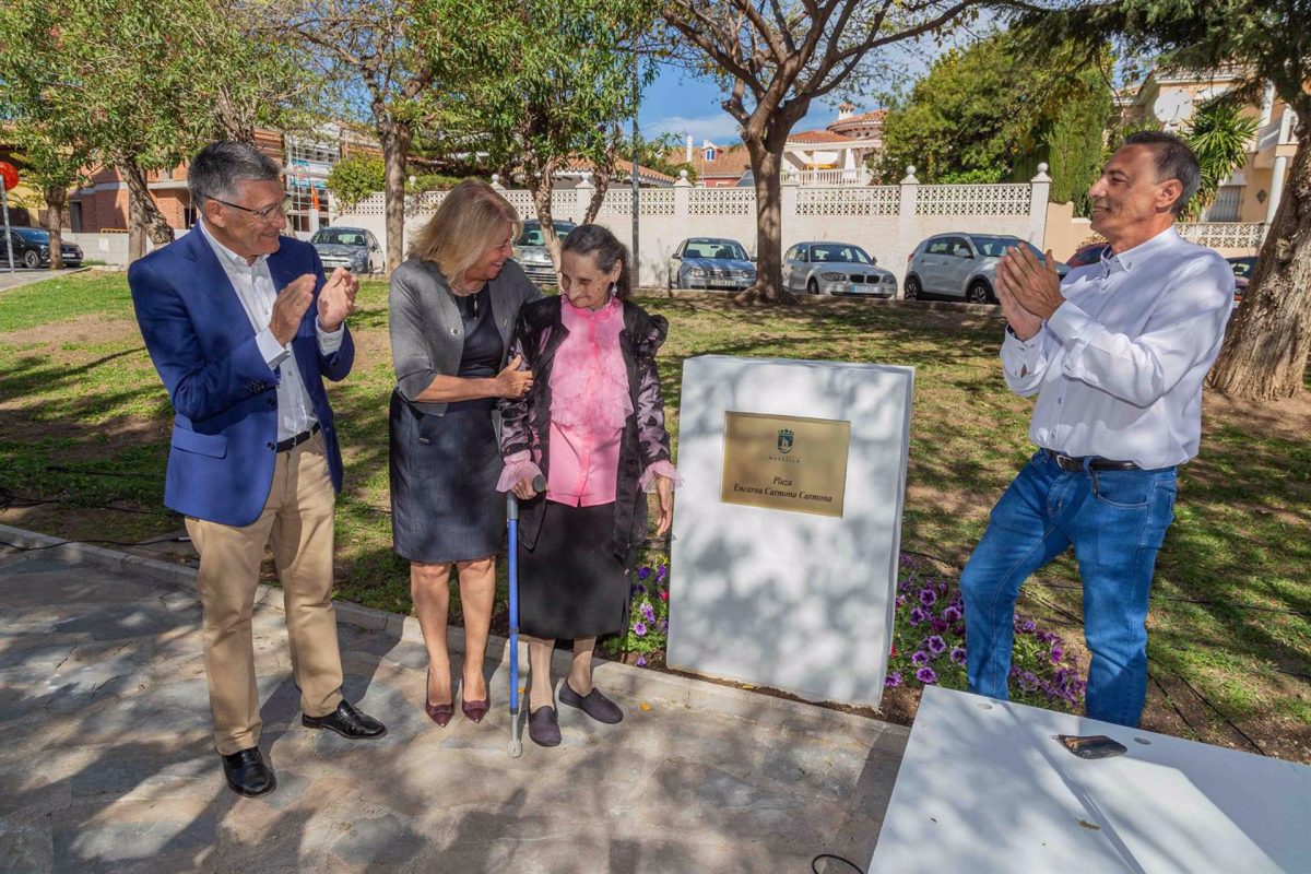 Marbella reconoce la trayectoria emprendedora de Encarna Carmona otorgando su nombre a una plaza - Plaza Encarna Carmona