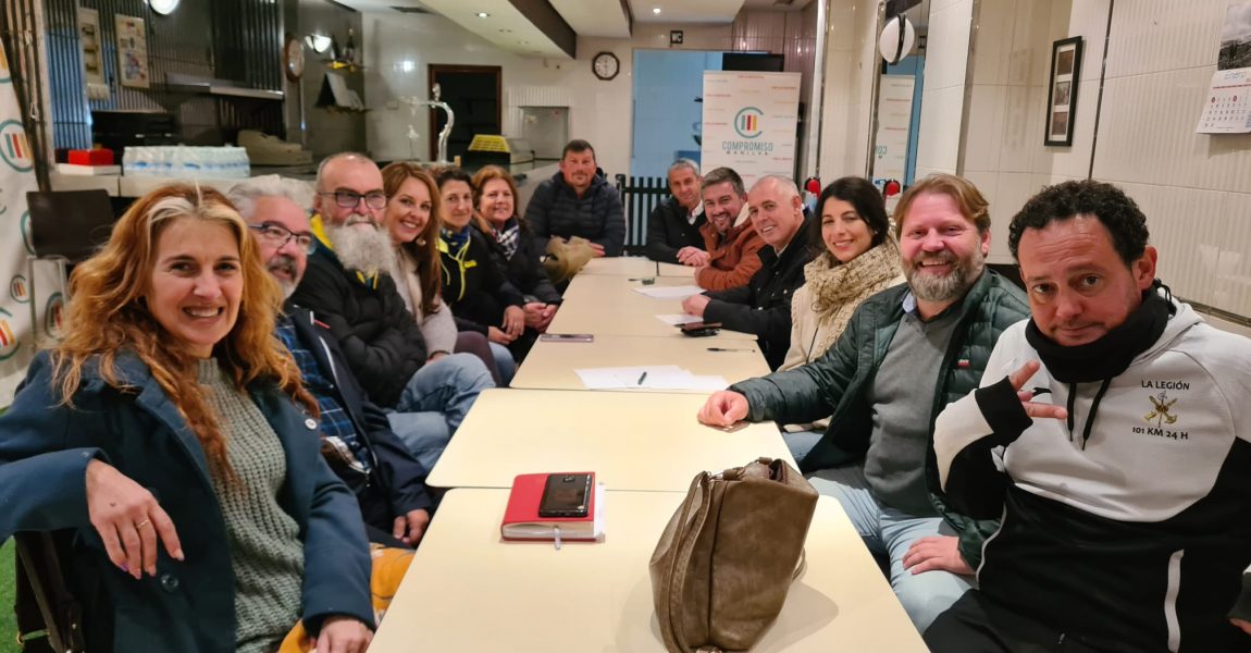 Compromiso Manilva cierra su programa electoral con las aportaciones de los vecinos - Reunion Club senderistas Kruos 1150x600 1 Reunión con el club de senderistas 'Los Kruos' de Manilva.