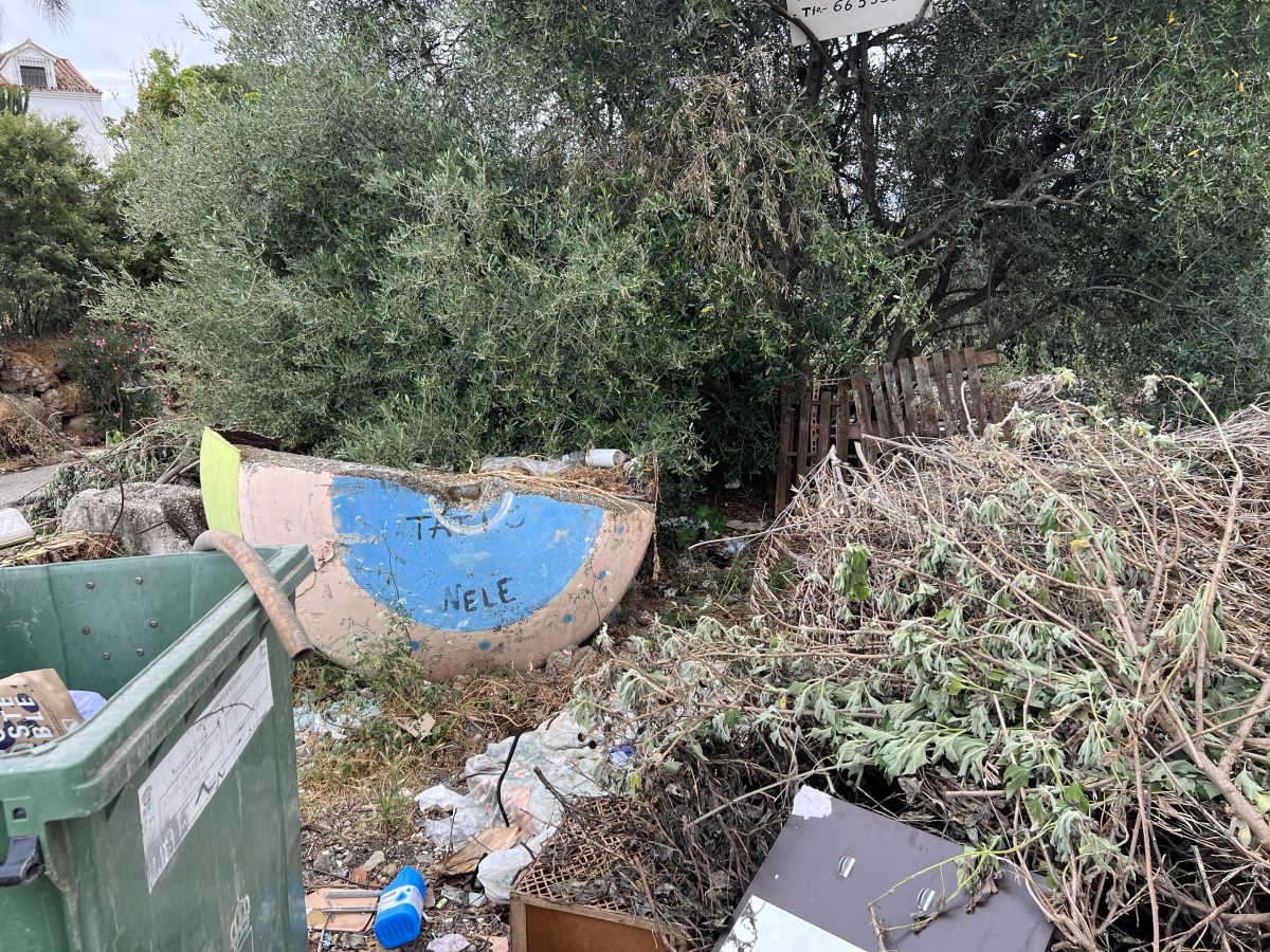 Vecinos del extrarradio denuncian el estado de "dejadez" y la acumulación de basura - 11DBB8F1 7B0D 4CE8 9BE4 7FC8012D093D Vecinos del extrarradio denuncian el estado de "dejadez" y la acumulación de basura - 11DBB8F1 7B0D 4CE8 9BE4 7FC8012D093D