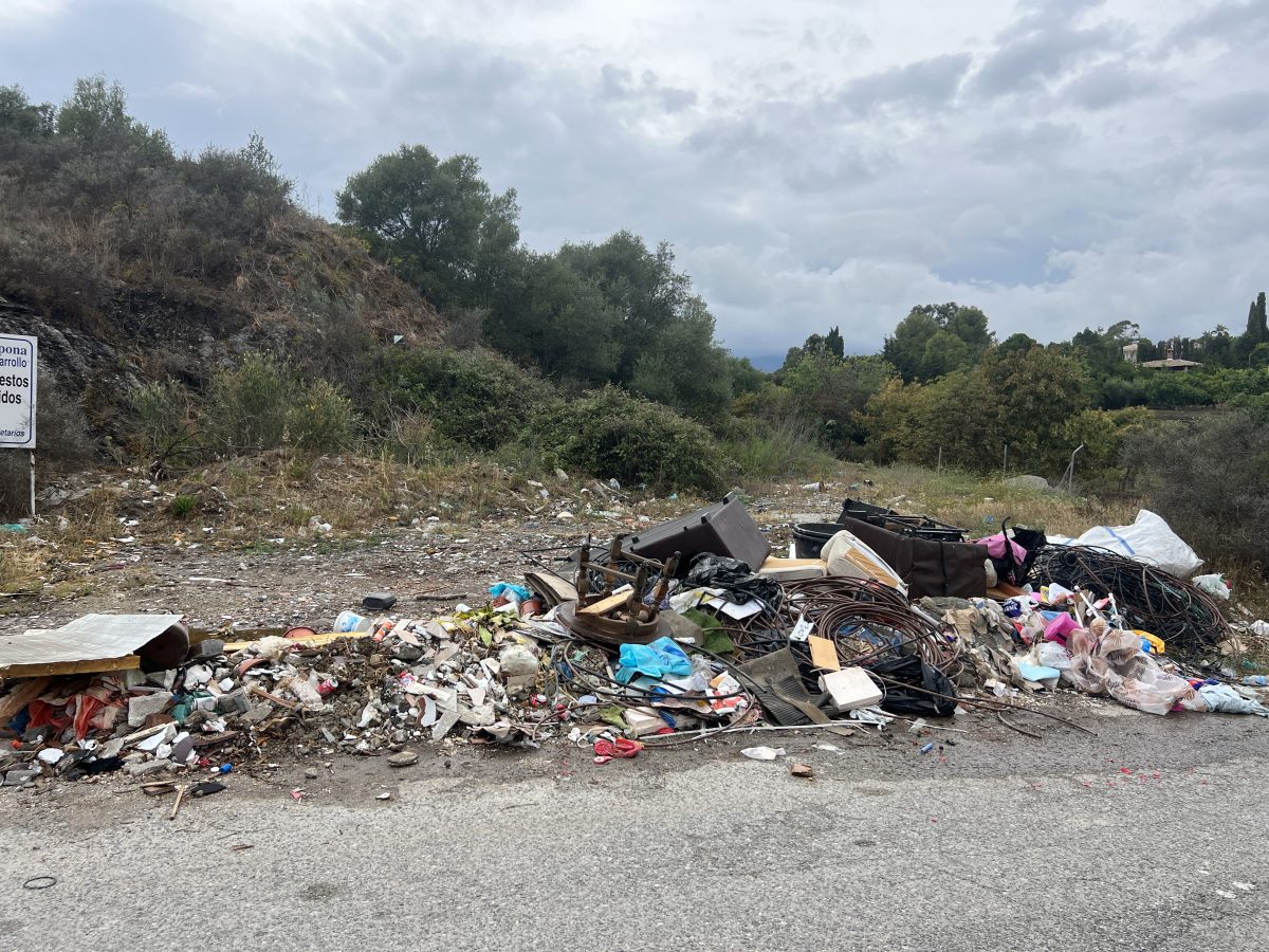 Vecinos del extrarradio denuncian el estado de "dejadez" y la acumulación de basura - IMG 3191 1 Vecinos del extrarradio denuncian el estado de "dejadez" y la acumulación de basura - IMG 3191 1