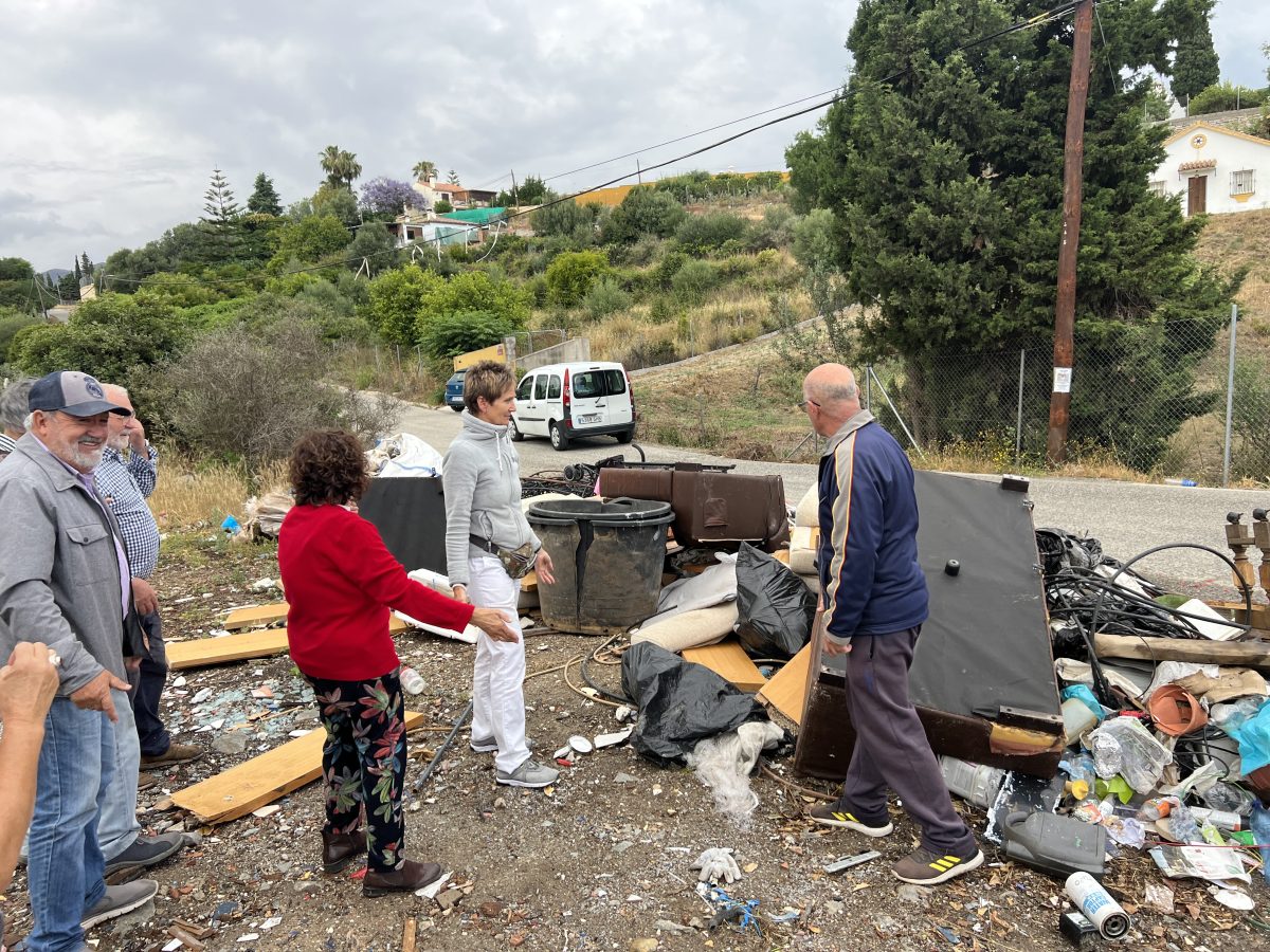 Vecinos del extrarradio denuncian el estado de "dejadez" y la acumulación de basura - IMG 3199 Vecinos del extrarradio denuncian el estado de "dejadez" y la acumulación de basura - IMG 3199