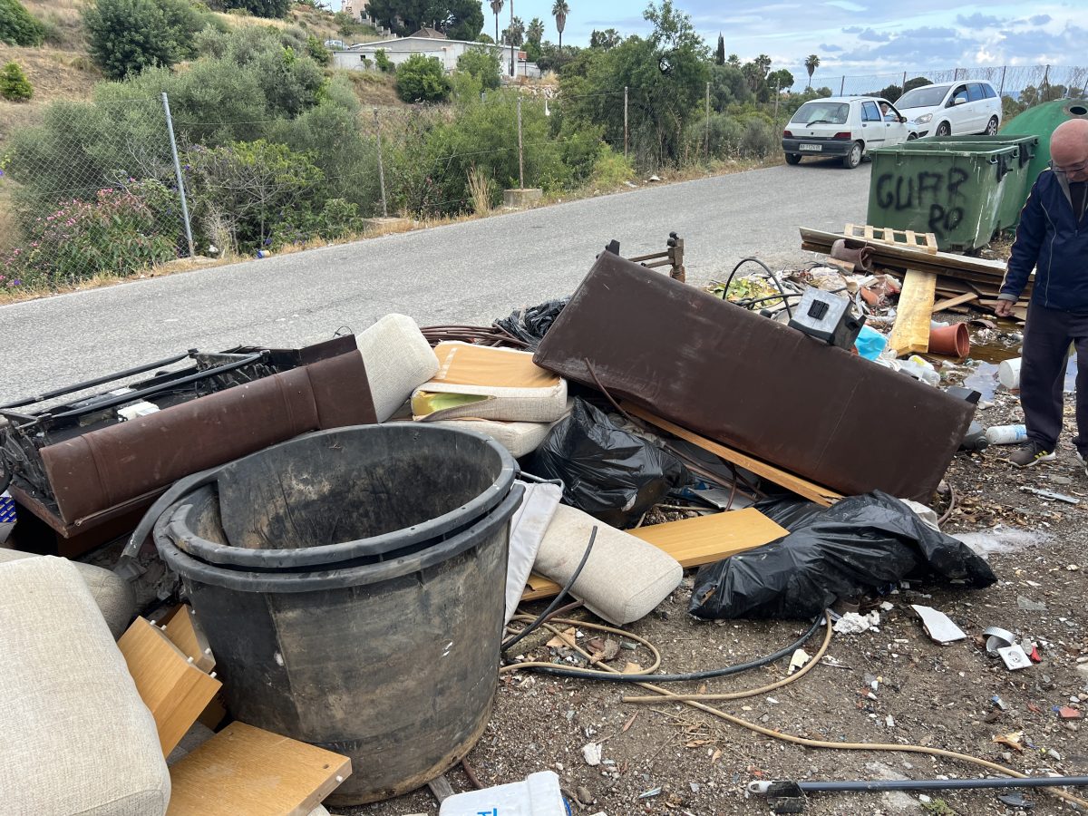 Vecinos del extrarradio denuncian el estado de "dejadez" y la acumulación de basura - IMG 3203 1 Vecinos del extrarradio denuncian el estado de "dejadez" y la acumulación de basura - IMG 3203 1