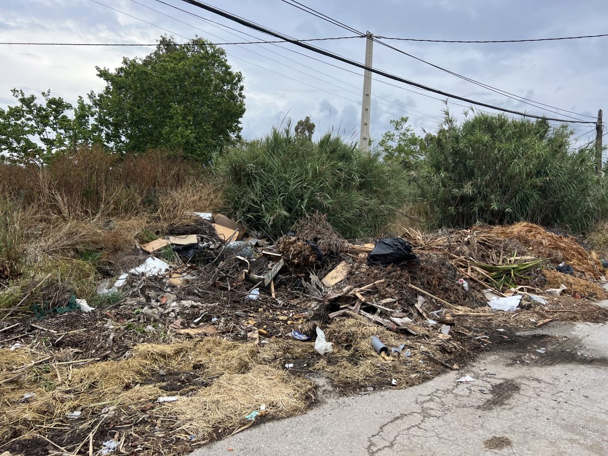 Vecinos del extrarradio denuncian el estado de "dejadez" y la acumulación de basura - IMG 3210 Vecinos del extrarradio denuncian el estado de "dejadez" y la acumulación de basura - IMG 3210