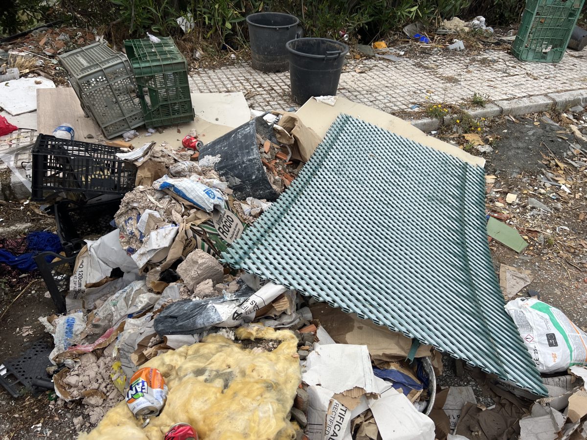 Vecinos del extrarradio denuncian el estado de "dejadez" y la acumulación de basura - IMG 3216 Vecinos del extrarradio denuncian el estado de "dejadez" y la acumulación de basura - IMG 3216