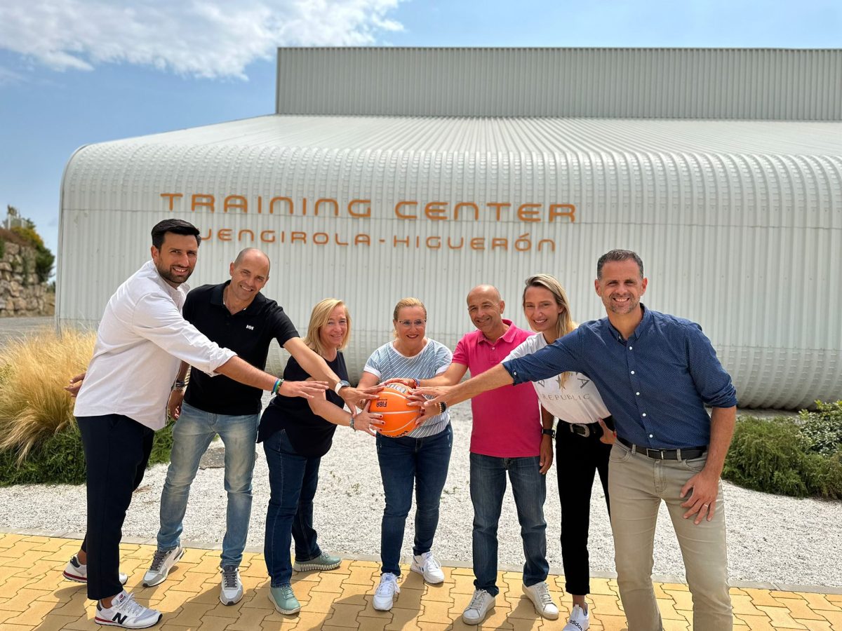 El PP reforzará las infraestructuras deportivas en Fuengirola con mejoras y nuevos espacios - Mula y su equipo en el Centro de Entrenamiento Fuengirola Higueron El PP reforzará las infraestructuras deportivas en Fuengirola con mejoras y nuevos espacios - Mula y su equipo en el Centro de Entrenamiento Fuengirola Higueron
