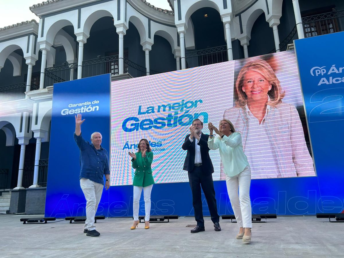 Rajoy muestra su apoyo a Muñoz y apela a la "participación y la ilusión" para que el PP gane - Portada Rajoy muestra su apoyo a Muñoz y apela a la "participación y la ilusión" para que el PP gane - Portada