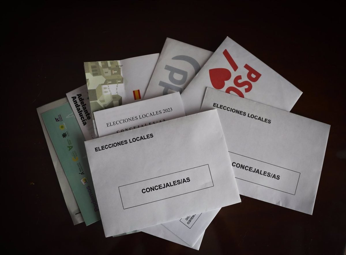 Cuatrocientas candidaturas se disputan 1.215 actas de concejal en los 103 municipios de la provincia - Sobres elecciones Cuatrocientas candidaturas se disputan 1.215 actas de concejal en los 103 municipios de la provincia - Sobres elecciones