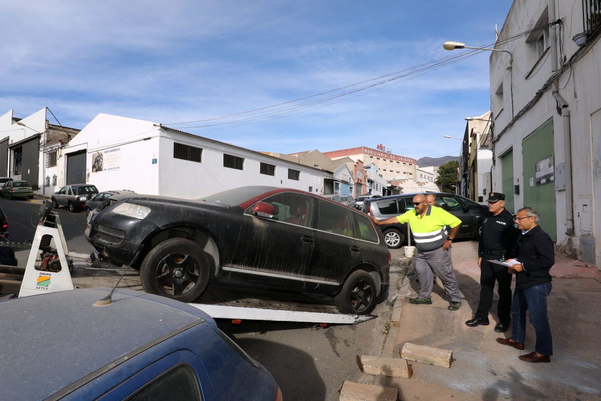 Se retiran más de 120 vehículos abandonados de las calles de Marbella - 0H3A3318 Retirada de vehículos abandonados en Marbella.