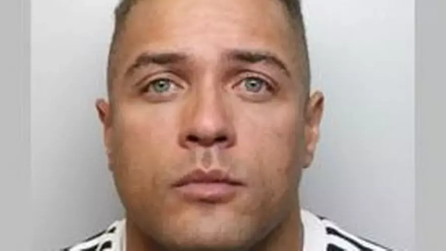 Capturan a un fugitivo británico en Marbella buscado por tráfico de armas y drogas - 4DE09CD3 4254 4D33 A05A 5CB9FC30EE0E Capturan a un fugitivo británico en Marbella buscado por tráfico de armas y drogas - 4DE09CD3 4254 4D33 A05A 5CB9FC30EE0E