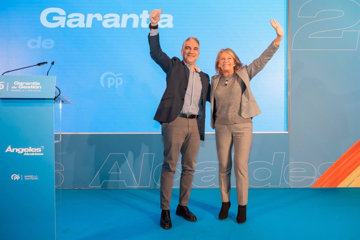 Bendodo celebra la mayoría absoluta de Muñoz tras "la campaña más sucia del PSOE en toda España" - Bendodo y Munoz Bendodo celebra la mayoría absoluta de Muñoz tras "la campaña más sucia del PSOE en toda España" - Bendodo y Munoz
