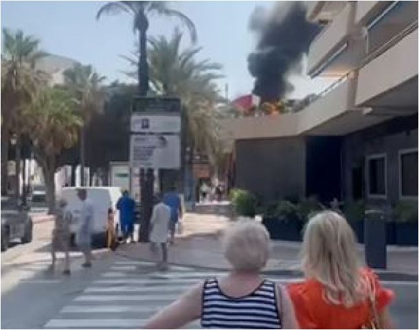 Un espectacular incendio obliga a desalojar todo el edificio en los cines Red Dog de Puerto Banús - Captura 4 Un espectacular incendio obliga a desalojar todo el edificio en los cines Red Dog de Puerto Banús - Captura 4
