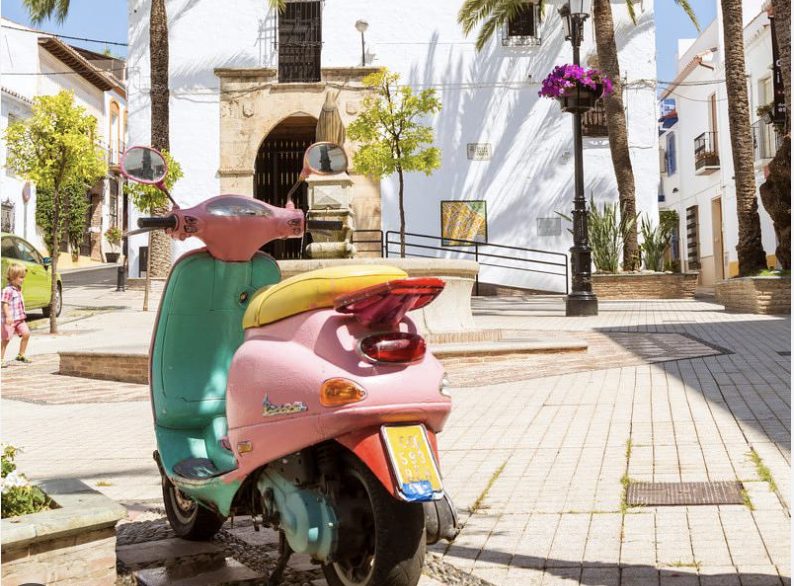 Los influencers se dan un paseo en vespa por las calles de Marbella el próximo martes - Captura de Pantalla 2023 06 15 a las 17.42.33 Vespa en Marbella