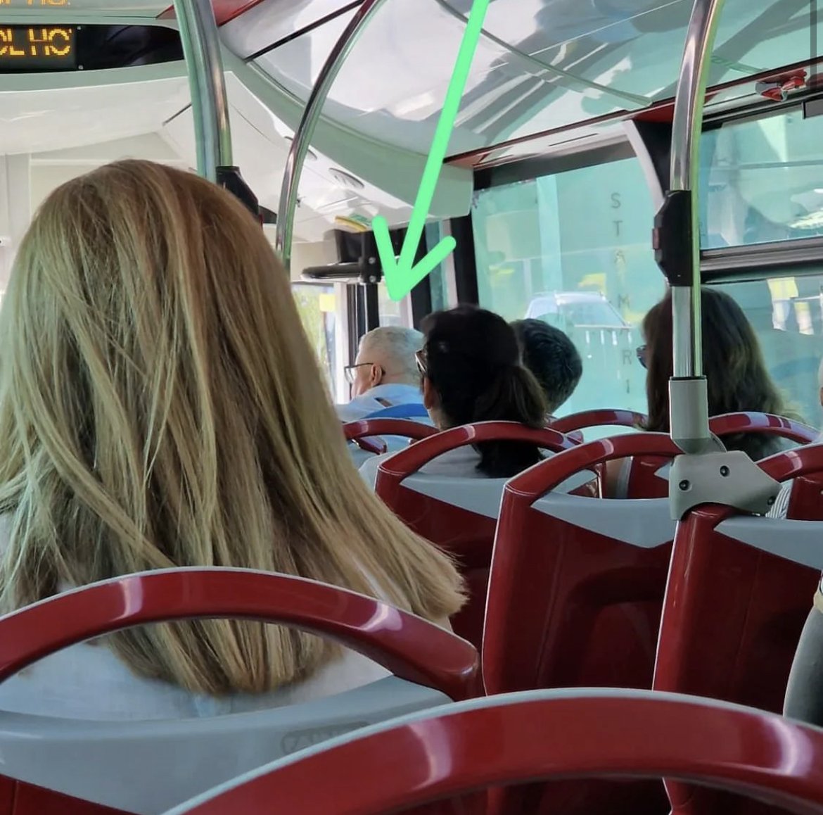 El bonito gesto de unos vecinos de Marbella que le pagan el bus a un chico: "Hay buenas personas" - IMG 4684 Fotografía del hombre que se ofreció a darle el dinero y que hizo el viajero para agradecer el detalle. / MSQ