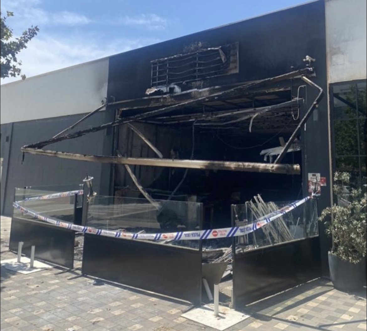 El bar La Costa de la Cala de Mijas queda totalmente calcinado tras un incendio - IMG 5293 El bar La Costa de la Cala de Mijas queda totalmente calcinado tras un incendio - IMG 5293