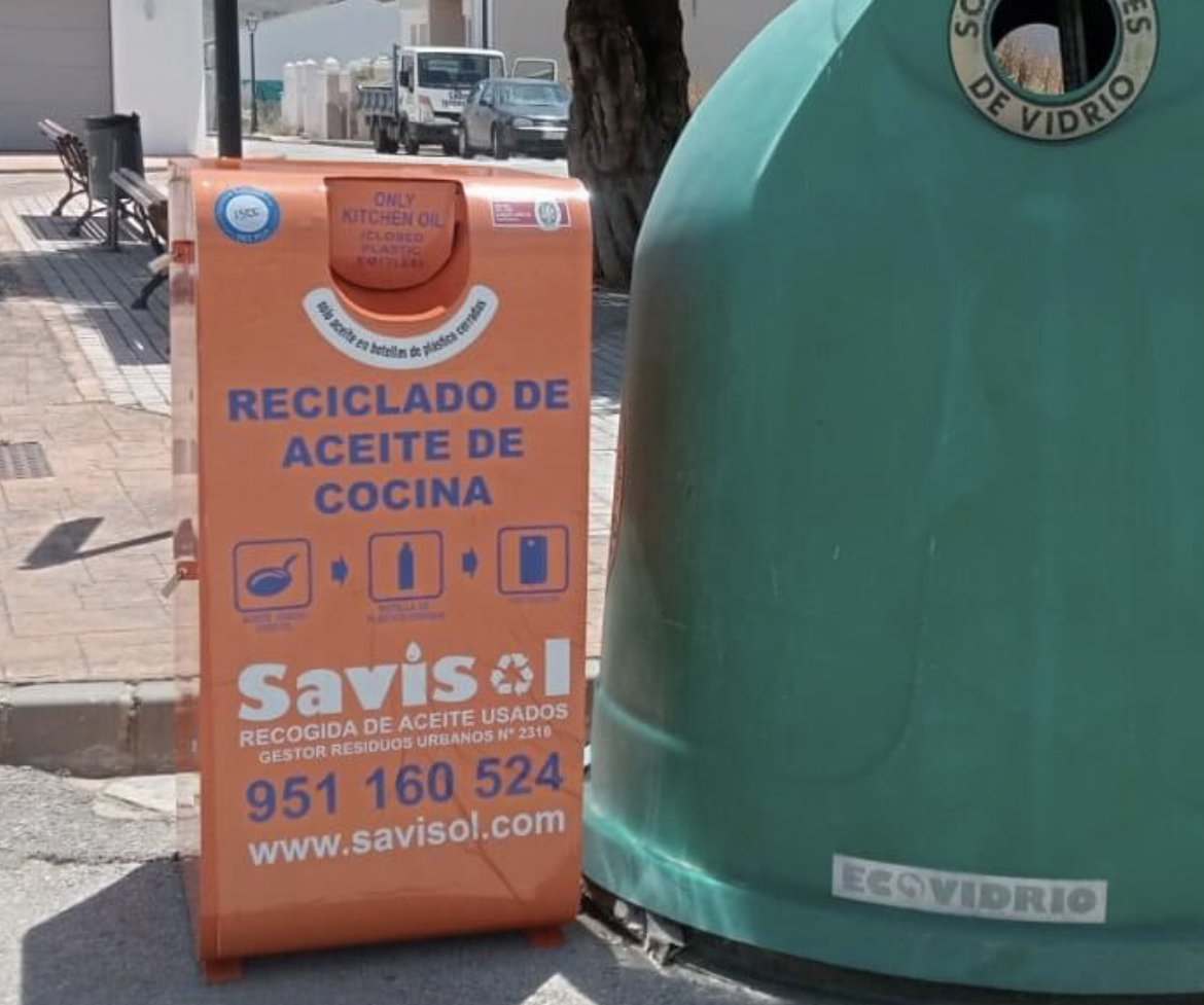Nuevos contenedores de aceite de cocina en Casares para evitar contaminación - IMG 5379 Nuevos contenedores de aceite de cocina en Casares para evitar contaminación