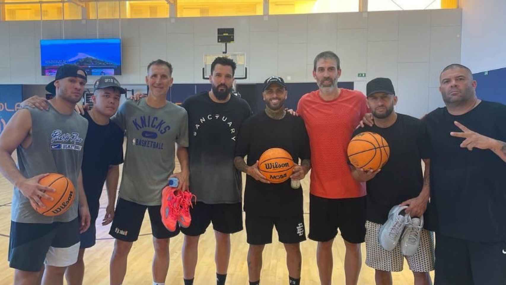 Nicky Jam vuelve a jugar al baloncesto en la Costa del Sol, esta vez en Fuengirola - IMG 6493 Nicky Jam vuelve a jugar al baloncesto en la Costa del Sol, esta vez en Fuengirola - IMG 6493
