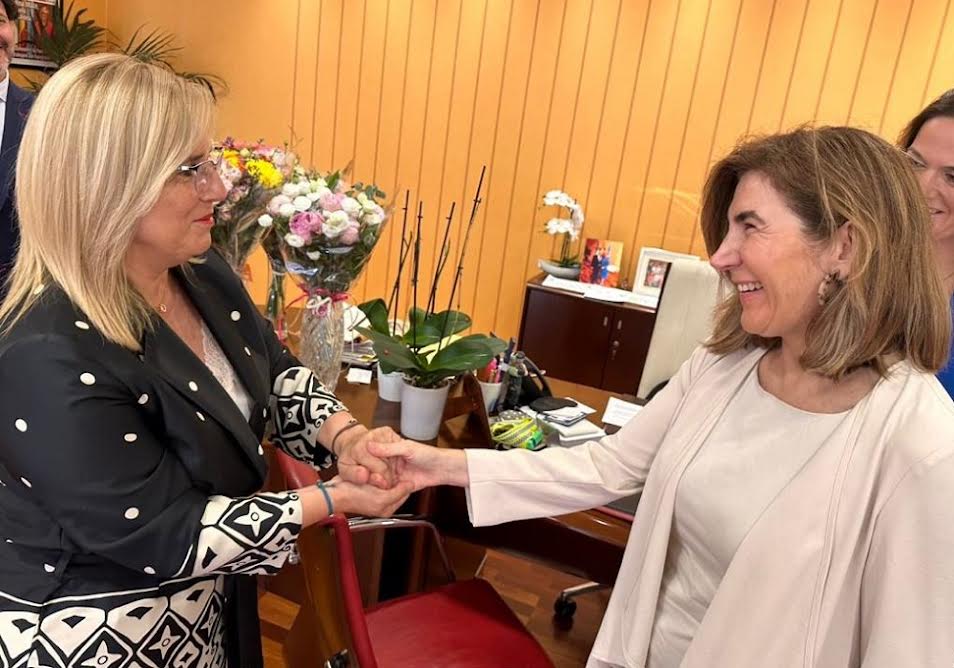 Ana Mula se consolida en Fuengirola: La alcaldesa del PP anuncia nuevas concejalías - a