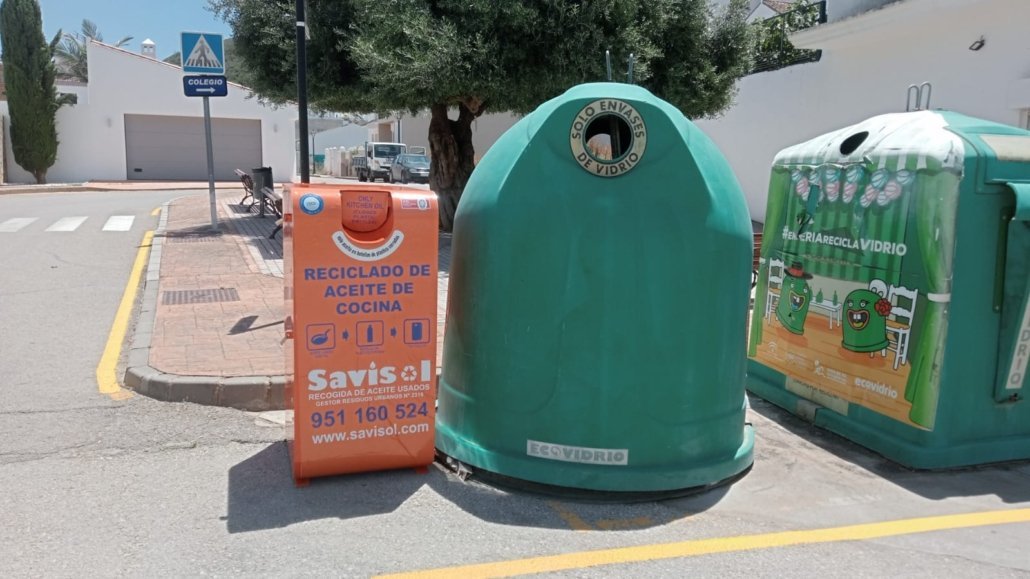 Casares refuerza el reciclado de aceite doméstico con campañas de concienciación - contenedores aceite usado 2 1030x579 1 Casares refuerza el reciclado de aceite doméstico con campañas de concienciación - contenedores aceite usado 2 1030x579 1