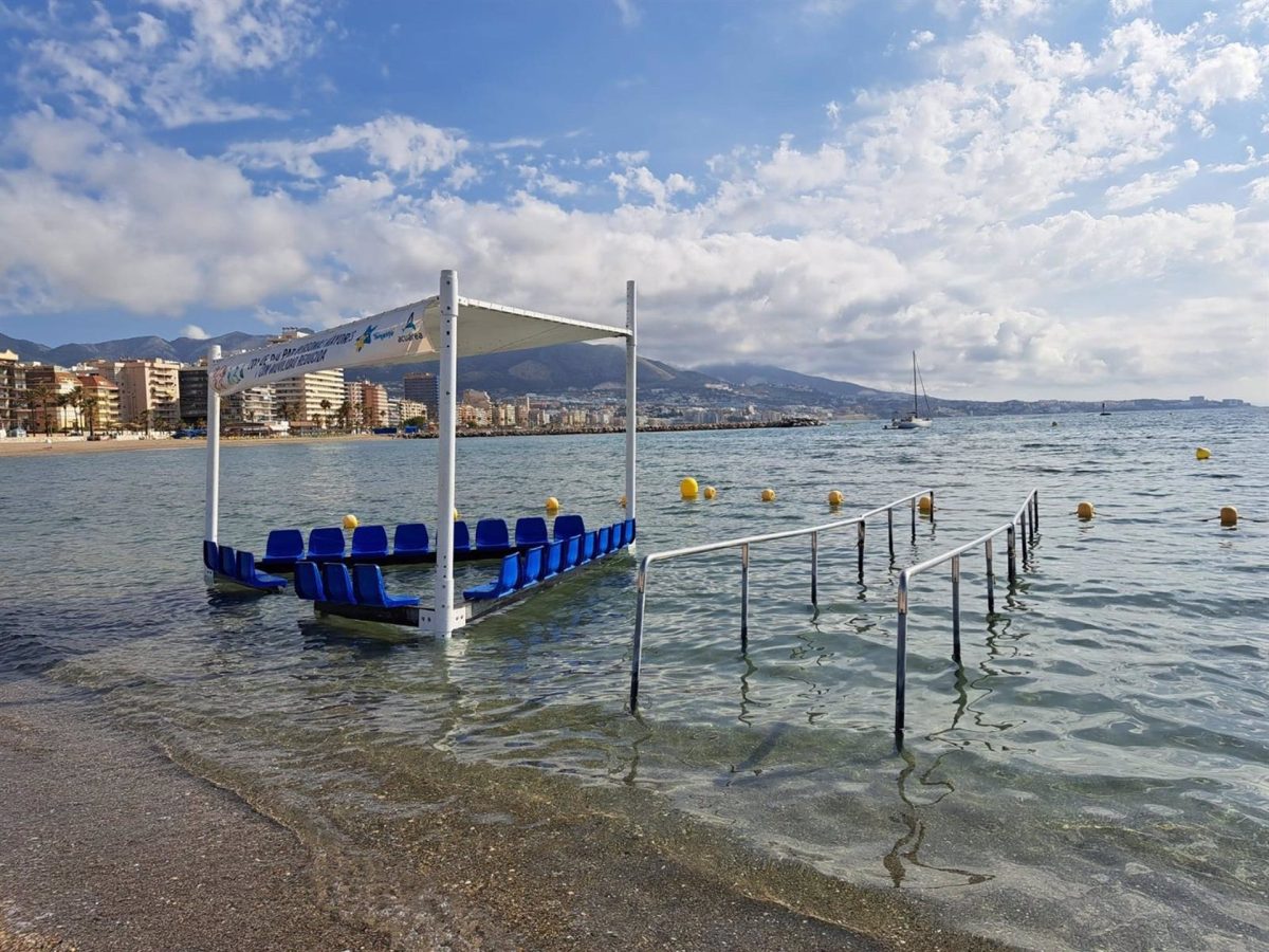 Fuengirola reinstala en la Playa San Francisco una plataforma para facilitar el baño a los más mayores - fotonoticia 20230606184651 1920 Fuengirola reinstala en la Playa San Francisco una plataforma para facilitar el baño a los más mayores - fotonoticia 20230606184651 1920