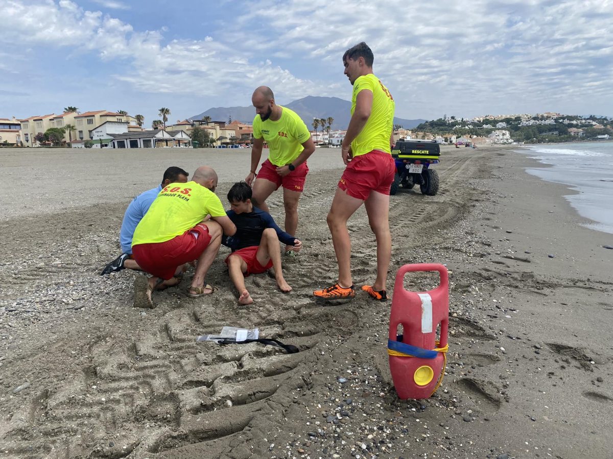 El equipo de salvamento de las playas casareñas realiza un simulacro de rescate en el mar - image 10 El equipo de salvamento de las playas casareñas realiza un simulacro de rescate en el mar - image 10