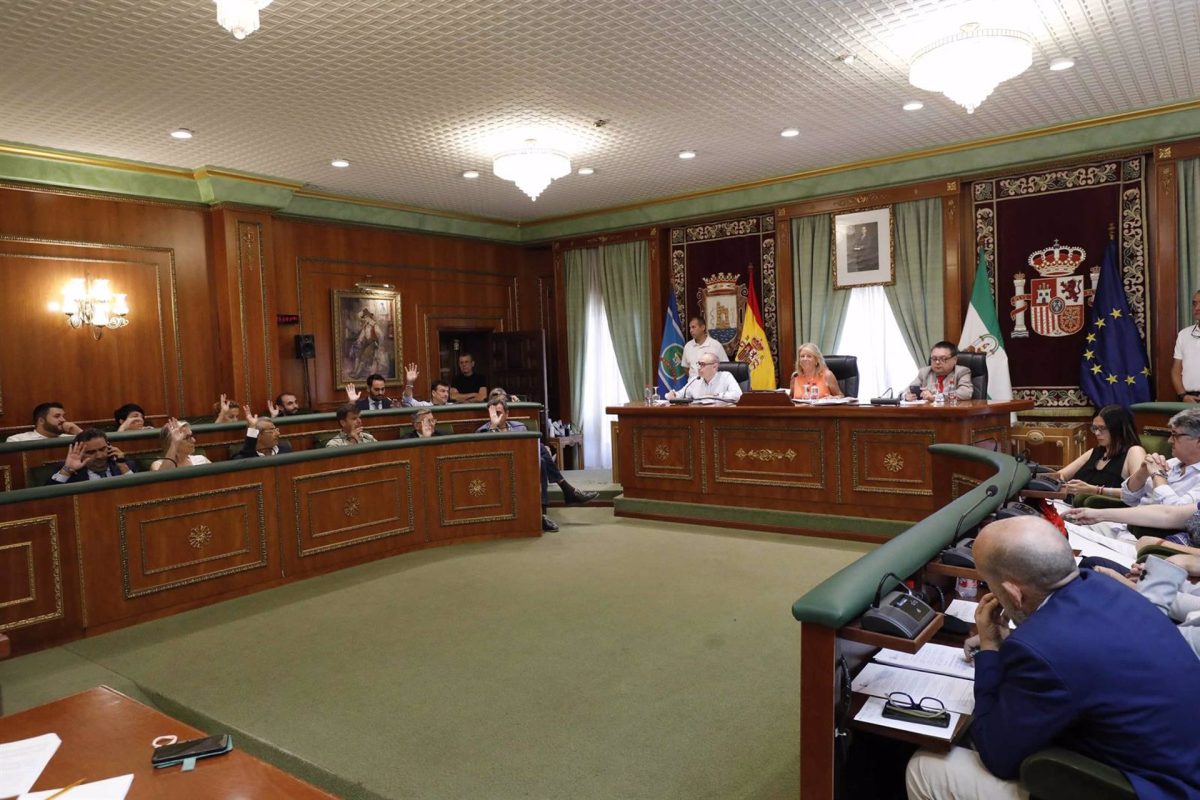 El Pleno de Marbella reconoce el "compromiso y profesionalidad" de la Policía Local - Pleno Marbella El Pleno de Marbella reconoce el "compromiso y profesionalidad" de la Policía Local - Pleno Marbella
