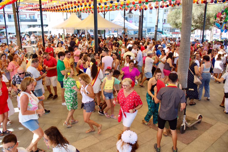 La Feria de La Cala de Mijas llega a su final con la elección de los más marchosos y música en vivo - Portada buena La Feria de La Cala de Mijas llega a su final con la elección de los más marchosos y música en vivo - Portada buena