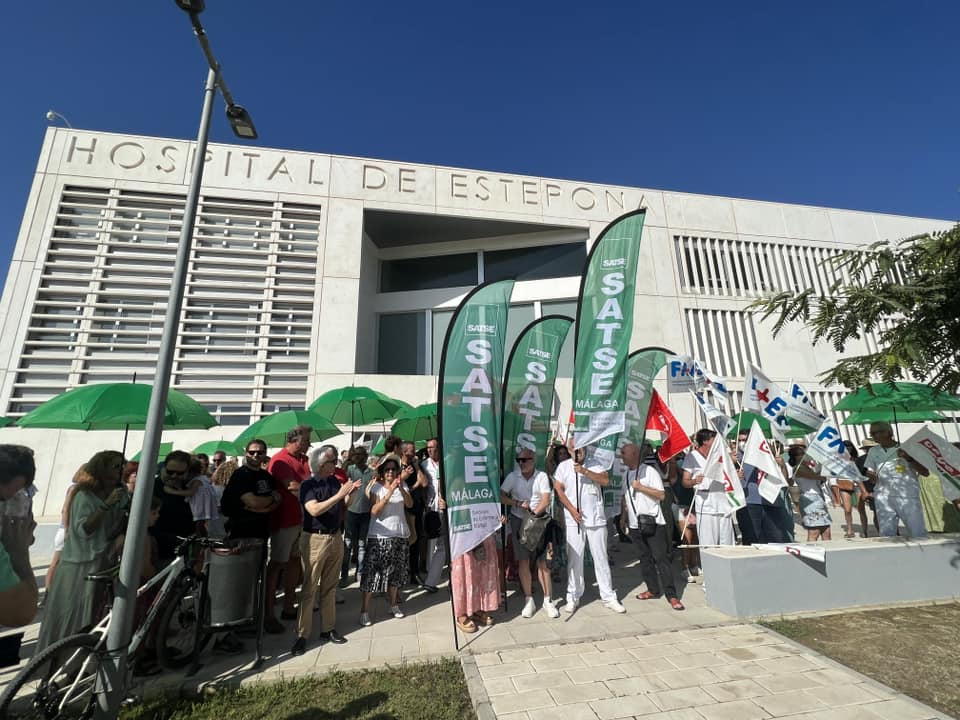 Un hospital sin quirófanos, endoscopia ni hospitalización quirúrgica "no es un hospital" - 370518624 810522137745077 6805802555873026236 n Manifestación Hospital de Estepona. / D.MACÍAS