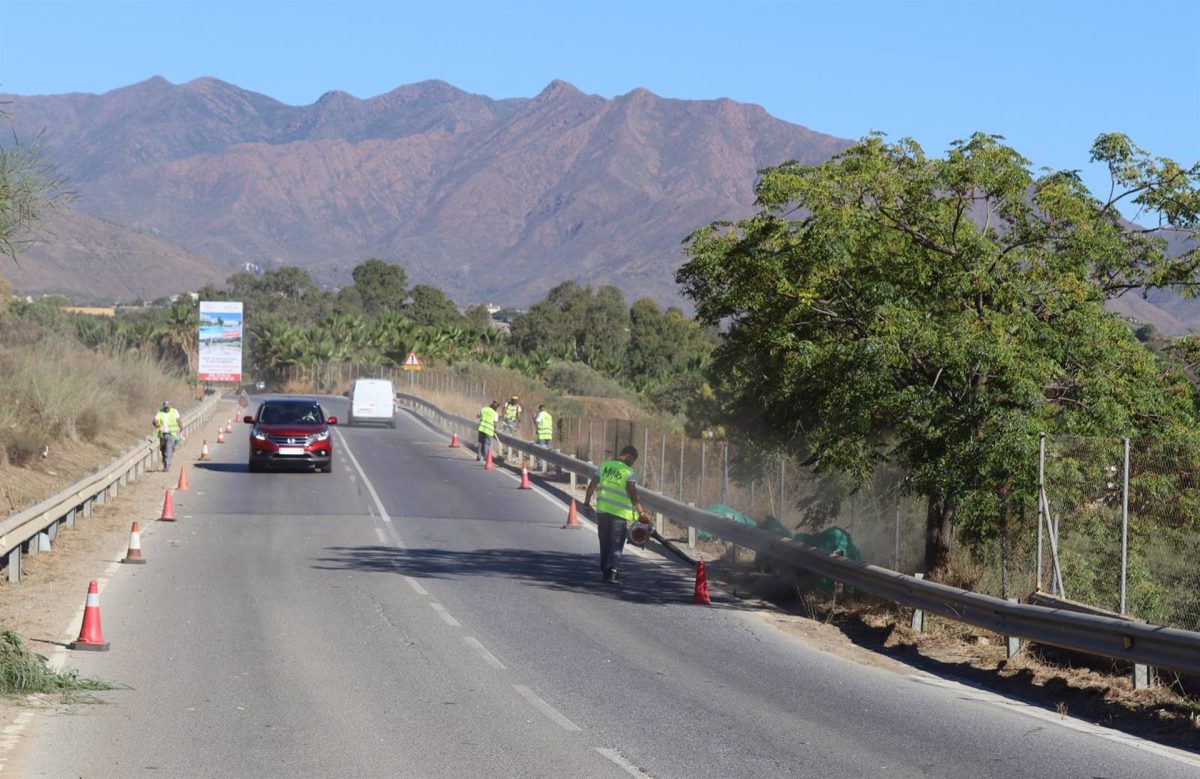 Mijas acomete labores de desbroce en todo el término municipal para evitar incendios - Desbroce Mijas Mijas acomete labores de desbroce en todo el término municipal para evitar incendios - Desbroce Mijas