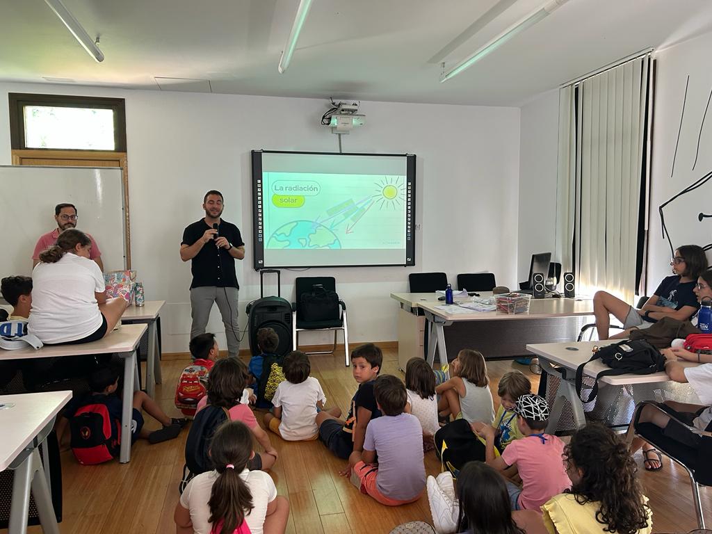 El Hospital Costa del Sol fomenta hábitos de fotoprotección para niños con alta capacidades - FOTO NOTA TALLERES INVESTIGACION SOLUDABLE CAMPAMENTO ALTAS CAPACIDADES 1 El Hospital Costa del Sol fomenta hábitos de fotoprotección para niños con alta capacidades - FOTO NOTA TALLERES INVESTIGACION SOLUDABLE CAMPAMENTO ALTAS CAPACIDADES 1