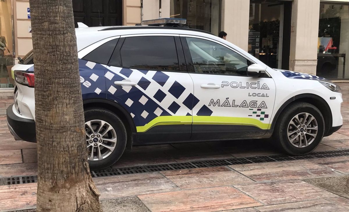 Detienen a un hombre por una presunta agresión sexual a una joven en la Feria de Málaga - Policia Local Malaga Coche Policia Local Malaga