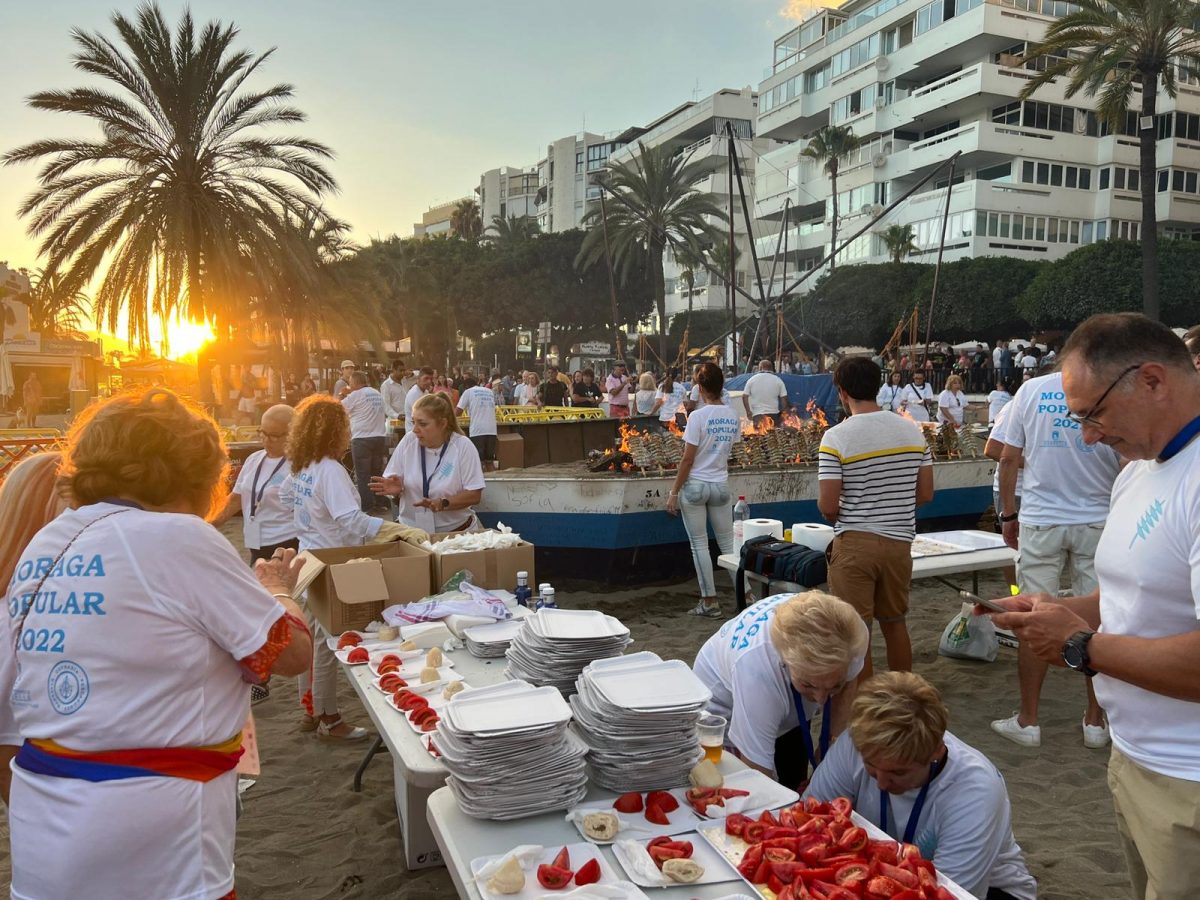 La Moraga Popular de Marbella vuelve a repartir más de 1.500 kilos de sardinas - 4d310686 c0f4 4282 b2ec 0d6957afe97d Moraga Popular Marbella. Archivo / ÁREA