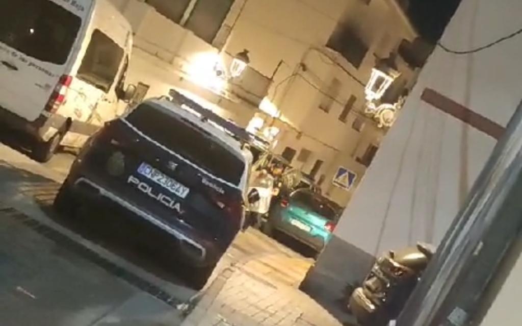 Vehículos de Policía Nacional y antidisturbios acuden al barrio Solís por un supuesto caso de violencia de género - WhatsApp Image 2023 09 11 at 19.58.14 Imágenes tomadas en el barrio Solís el domingo 10 de octubre. / ÁREA