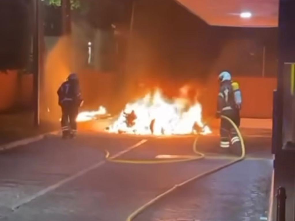 Un coche sale ardiendo en el McDonald's de Las Lagunas - WhatsApp Image 2023 09 13 at 11.40.51 Un coche sale ardiendo en el McDonald's de Las Lagunas - WhatsApp Image 2023 09 13 at 11.40.51