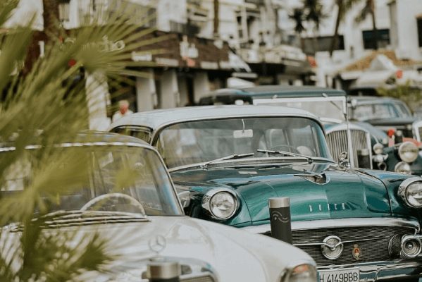 Alrededor de cuarenta vehículos antiguos de distintos puntos de España se reúnen en Marbella - vehiculo epoca puerto banus blog Vehículos de época
