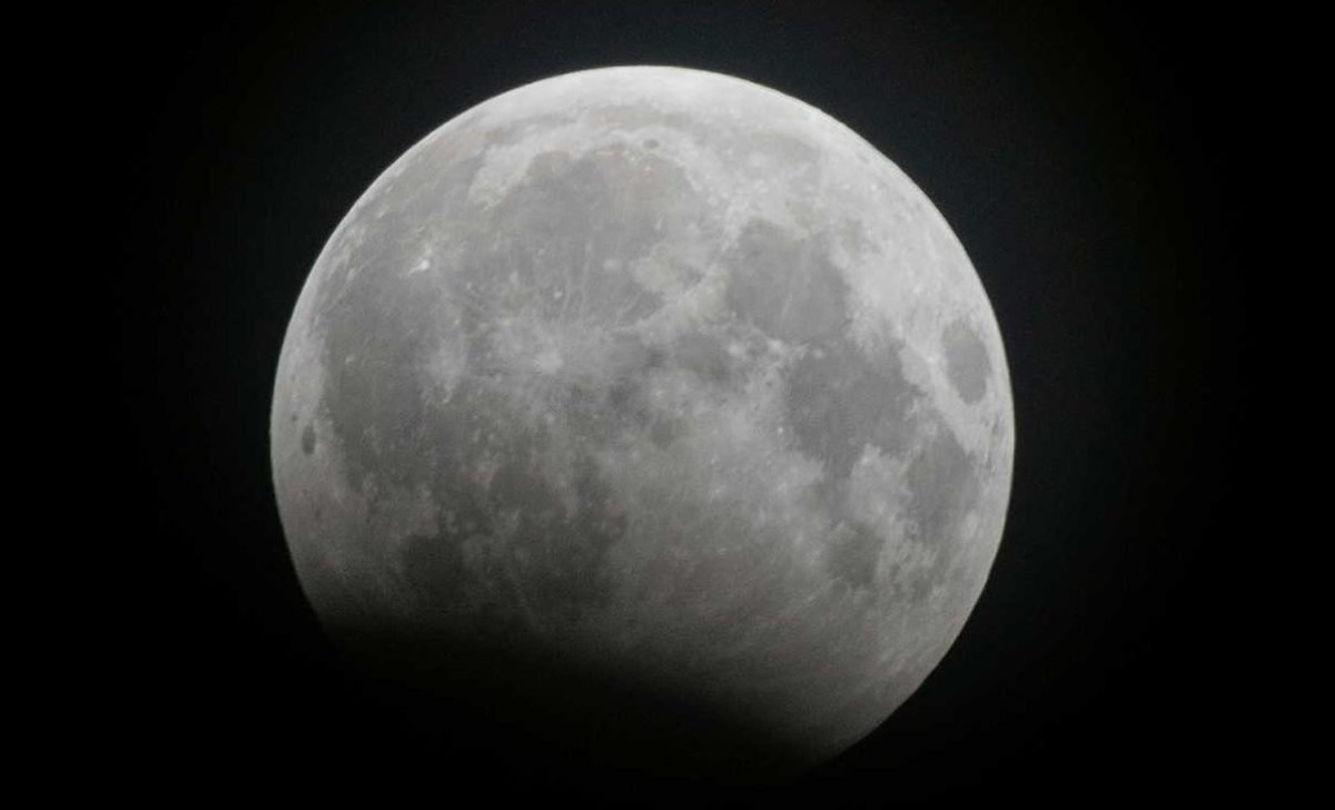 Los malagueños podrán disfrutar esta noche del eclipse lunar parcial - Eclipse recorte Los malagueños podrán disfrutar esta noche del eclipse lunar parcial - Eclipse recorte