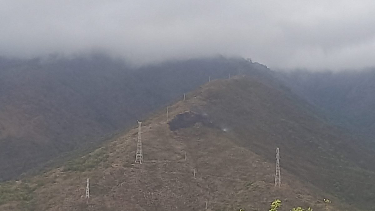 Controlado el incendio en la Loma del Esparragal de Estepona - F8zqa2cWkAAP03d Incendio en Sierra Bermeja, en Estepona. / Infoca