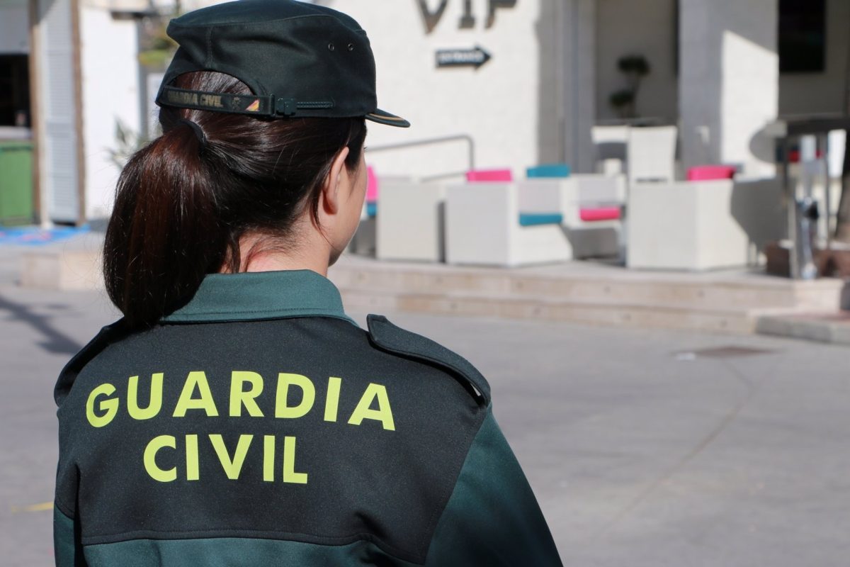 Hallan una mujer muerta en Mijas en un posible caso de violencia de género y detienen a su pareja sentimental - Guardia Civil Hallan una mujer muerta en Mijas en un posible caso de violencia de género y detienen a su pareja sentimental - Guardia Civil