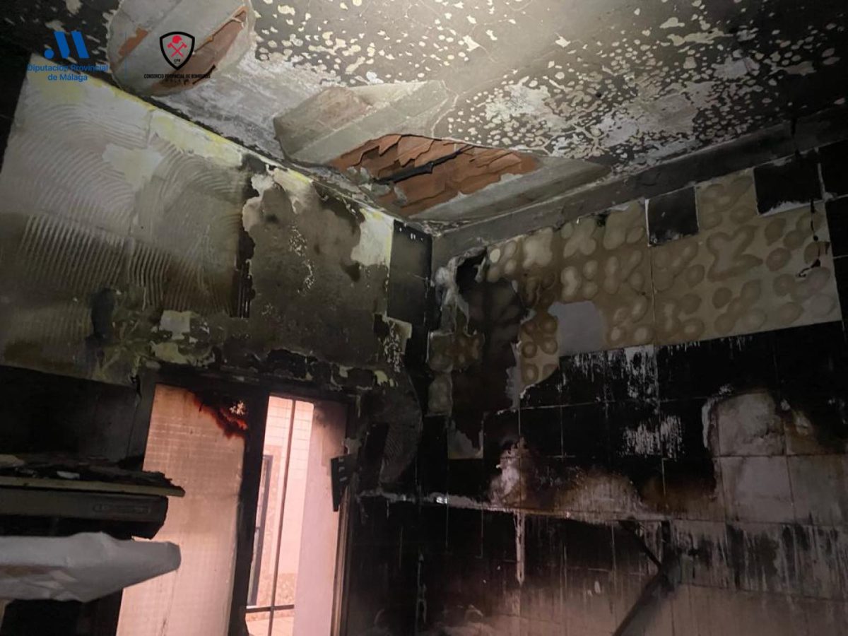 Incendio en la cocina de un establecimiento dedicado a la venta de golosinas en Manilva - Incendio Manilva 1 Incendio en la cocina de un establecimiento dedicado a la venta de golosinas en Manilva - Incendio Manilva 1