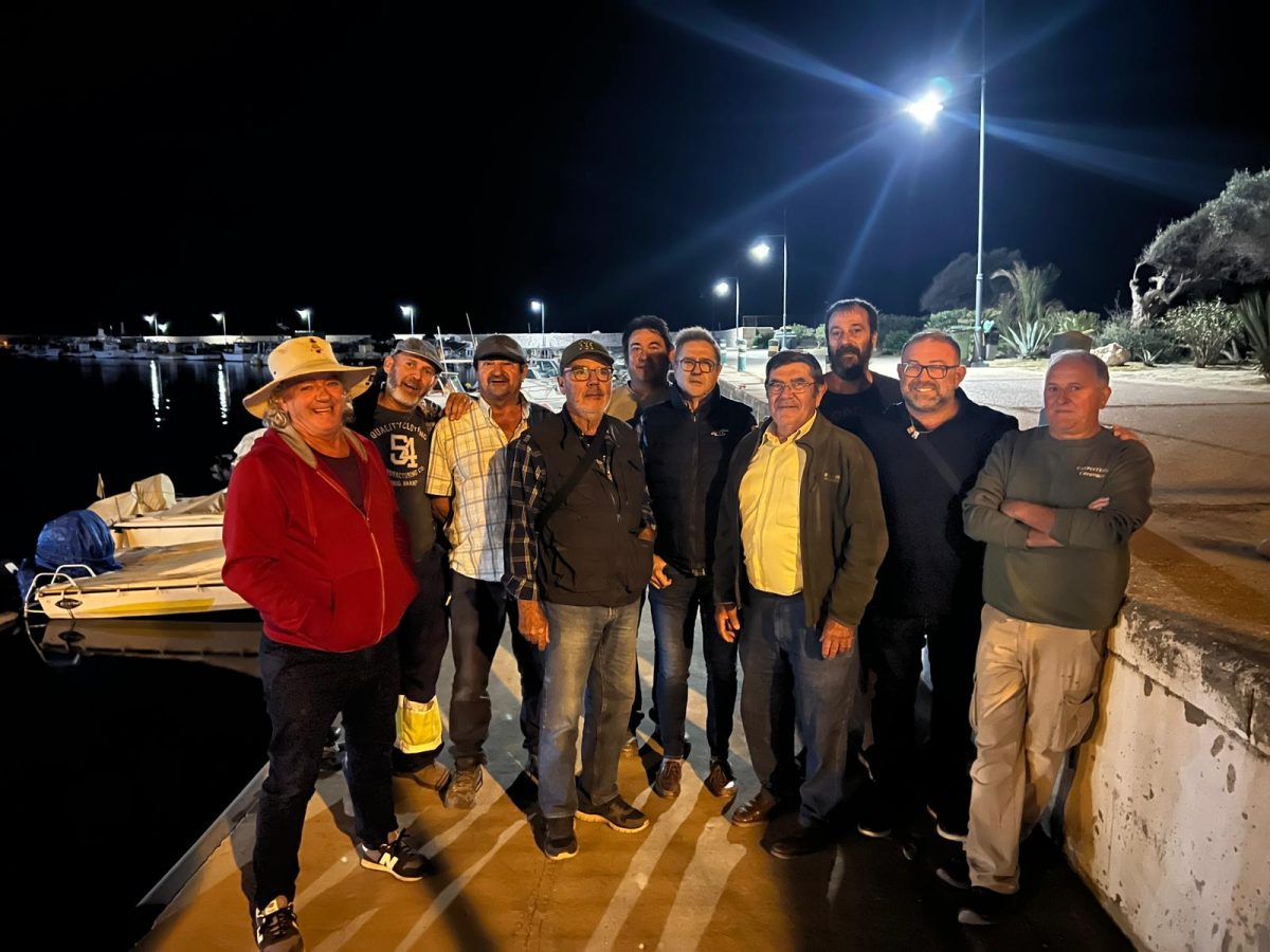 "Nos roban los barcos para el narcotráfico y hasta para la trata de personas", en el Puerto de Estepona - WhatsApp Image 2023 10 31 at 10.53.55 Socios de la Asociación de Pesca Deportiva de Estepona junto a sus barcos. / D.MACÍAS