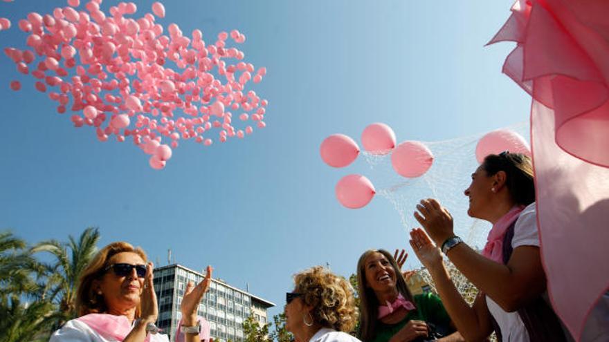 Casares celebra el 'Octubre Rosa' para sensibilizar sobre el cáncer de mama - d90a1faf e6b8 431f 9166 9119eb9b22d8 16 9 aspect ratio default 0 Suelta de globos rosas por el Día del Cáncer de Mama.