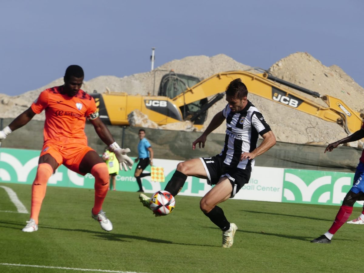 (0-2) Un sólido Estepona se lleva la victoria frente a la Balona - foto 17 (0-2) Un sólido Estepona se lleva la victoria frente a la Balona - foto 17