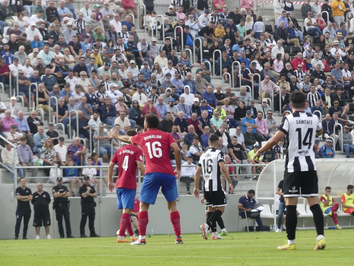 (0-2) Un sólido Estepona se lleva la victoria frente a la Balona - foto 22 (0-2) Un sólido Estepona se lleva la victoria frente a la Balona - foto 22