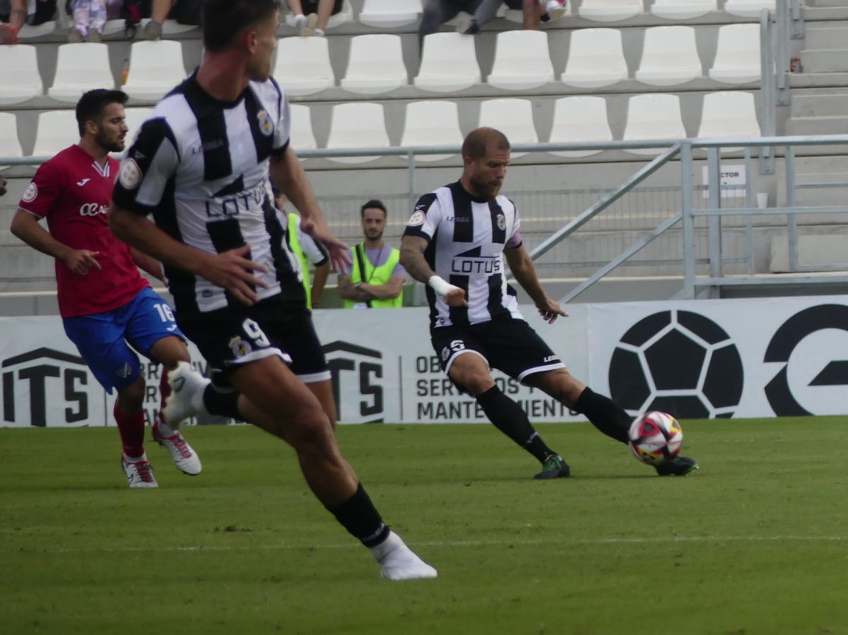 (0-2) Un sólido Estepona se lleva la victoria frente a la Balona - foto 9 (0-2) Un sólido Estepona se lleva la victoria frente a la Balona - foto 9
